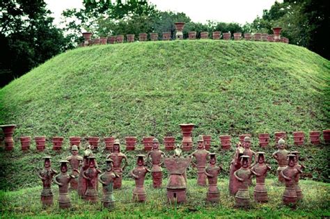 Kofun mound covered with haniwa | Ancient japan, Tomb, Nihon