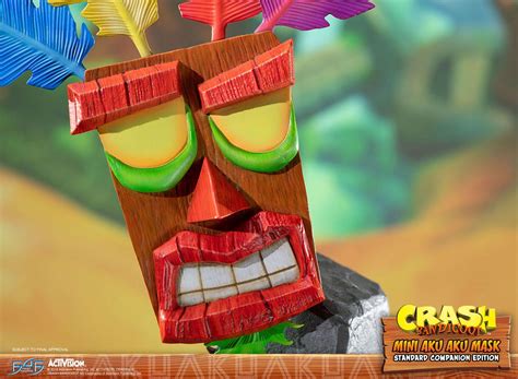 CRASH BANDICOOT - Aku Aku Mask Statue - 40cm : ShopForGeek.com: Figurine First4Figures Crash ...