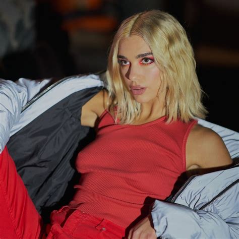 Naked Dress Dua Lipa trägt dieses gewagte Dessous Kleid und wir lieben es Vogue Germany
