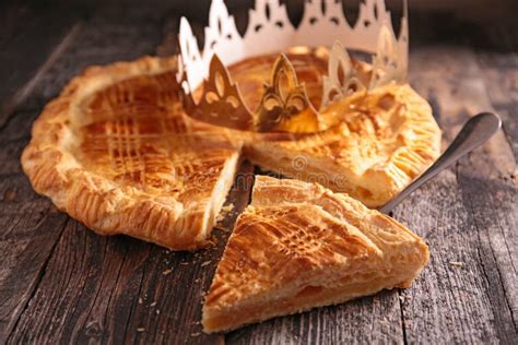 Epiphany cake stock image. Image of crown, bakery, pastry - 102614167