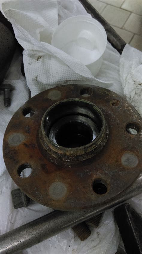 Замена заднего правого подшипника ступицы — Volkswagen Passat B6, 2 л ...