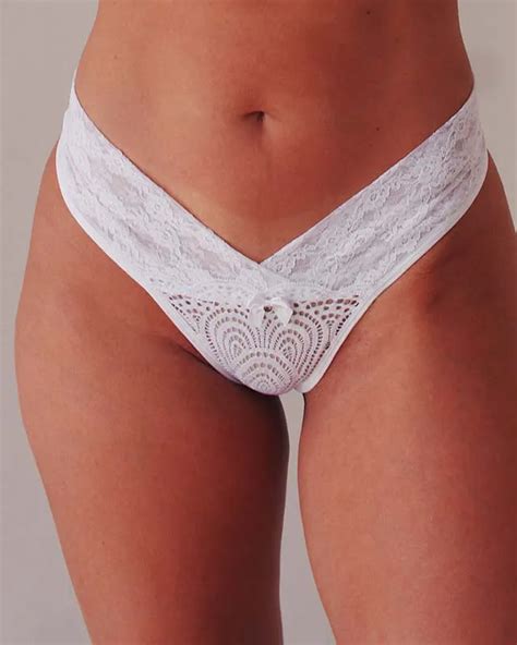 Conjunto lingerie top de renda e tule sem bojo calcinha asa delta branca vovó Maroca