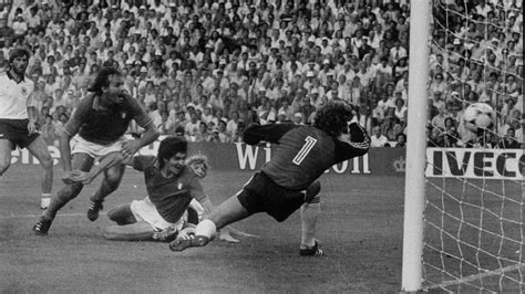 Morto Paolo Rossi Litalia Piange Pablito Eroe Dei Mondiali 82