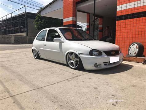 Corsa Hatch Rebaixado Rodas Volcano Rocket Aro