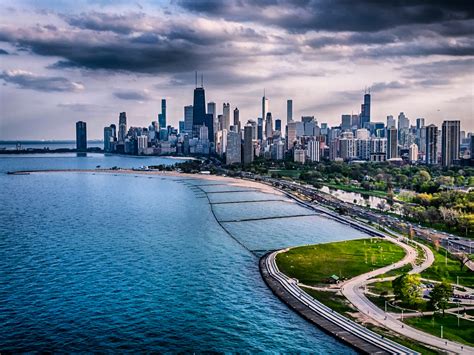 An Aerial View Of The Iconic Chicago Skyline From Lincoln Park R Chicago