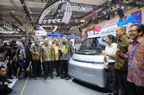 Menko Airlangga Industri Otomotif Jadi Backbone Pertumbuhan