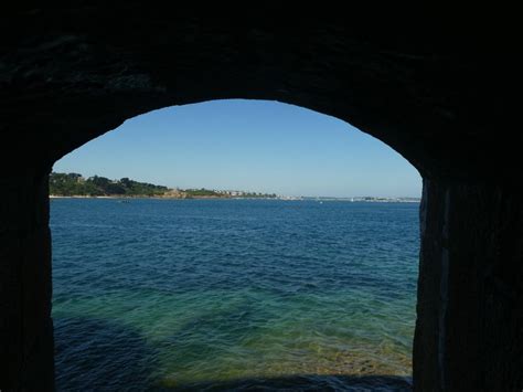 Le château du Taureau dans la baie de Morlaix Femin elles