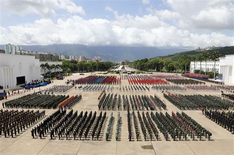 Quince Mil Combatientes Desfilaron Este De Julio Para Celebrar