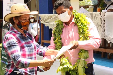 INRA entrega títulos en beneficio de más de 80 comunarios de Concepción