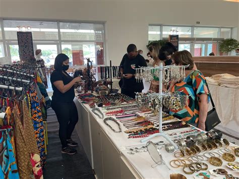 Feira internacional montada em shopping de Rio Branco reúne 30 mil