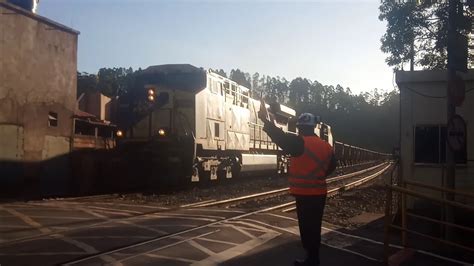 Trem da MRS carregado vagões GDT s o minério da CSN 4 AC44i