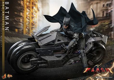 Hot Toys Batman And Batcycle Figure Set Limited Collectible Comic