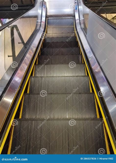 Escalator in Shopping Mall, Department Store Stock Photo - Image of ...