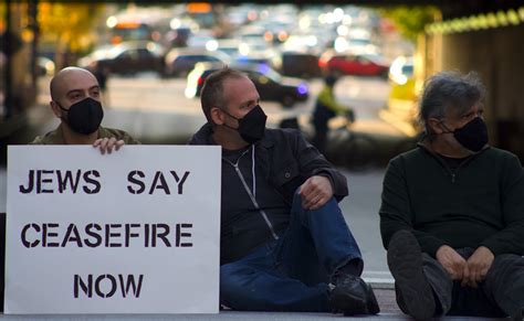 Jewish Protesters Block Traffic To Demand Ceasefire In Gaza South