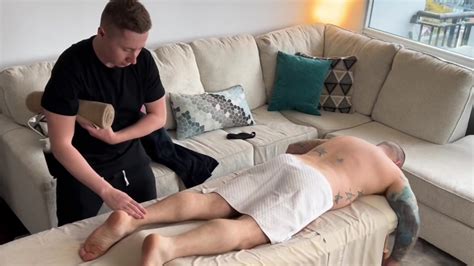 Horny Dad Gets Hard During Massage XhEmNvX