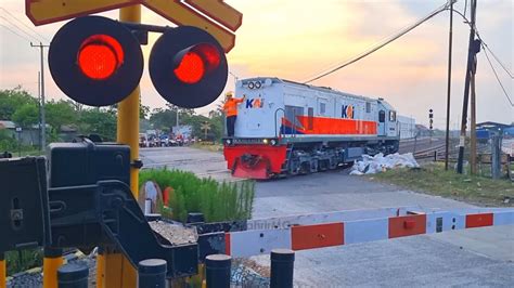 Langsiran Lokomotif Kereta Api Barang Perlintasan ALKMAAR