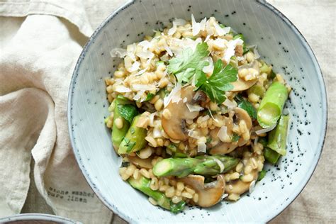 Rollgerste Risotto Mit Pilzen Und Spargel Rezept Elle Republic