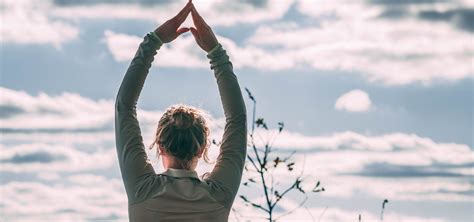 La Position De Yoga Pour Chaque Signe Astrologique WeMystic France