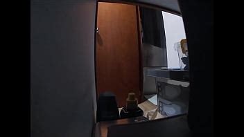 Espiando en el baño XVIDEOS