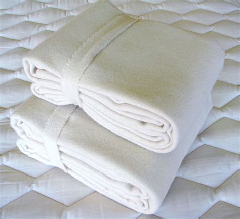 Best Wool Mattress Pad & Protector For Winters - MattressDX.com