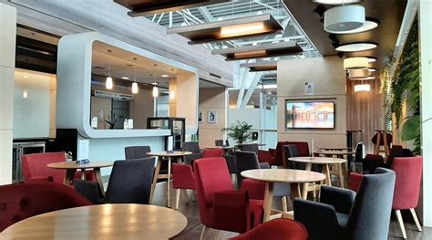 Review LOT Polish Airlines Business Lounge Warsaw Airport