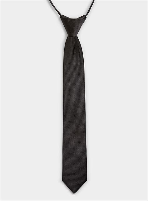 Pre Tied Black Tie Simons Useful And Chic Accessories And Extras Simons