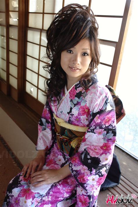 Chiaki In Kimono Spreads Legs And Shows Hairy Pussy On The Floor