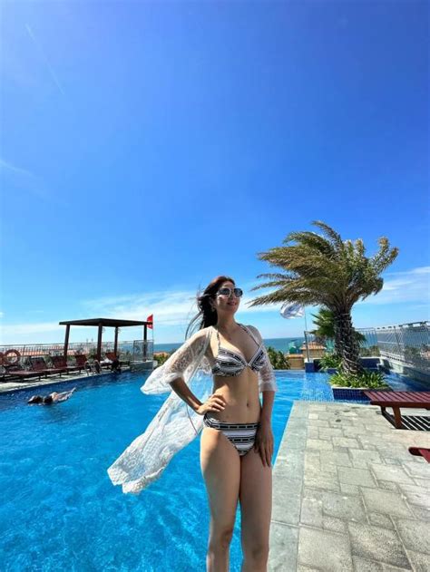 Diễn viên Kha Ly khoe body cực nuột với bikini mảnh sắc vóc ngày càng đáng gờm