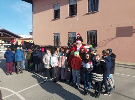 Babbo Natale Ha Fatto Visita In Anticipo Agli Alunni Delle Scuole Di