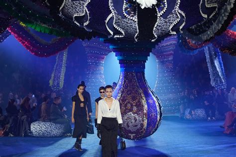 Dior inaugura la Semana de la Moda de París con un desfile que rinde