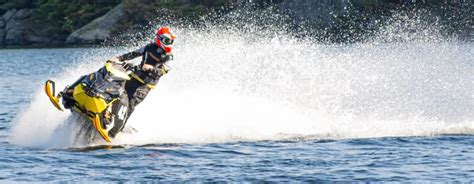 Snowmobiles Racing On The Water In Penetanguishene This Weekend ...