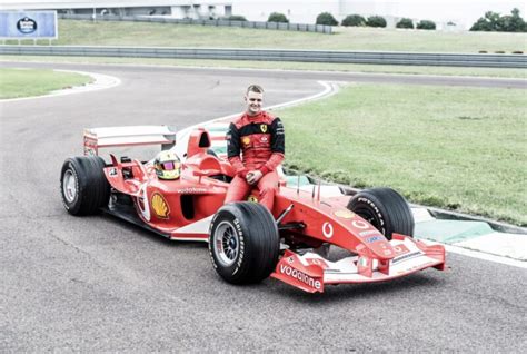 Le V Hicule Du L Gendaire Pilote De Course Michael Schumacher A T