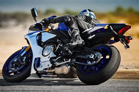 2015 Yamaha Yzf R1 Game On Asphalt And Rubber