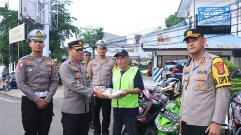 Kapolres Lampung Utara Berharap Bantuan Sembako Dan Takjil Memberi