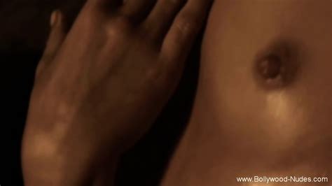 Slow And Sensual Bollywood Babe Dances Gracefully India Babe