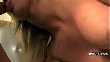 MILF se puso cachonda y se salió con la suya con su polla XVIDEOS