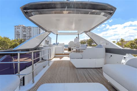 Azimut Flybridge Marinemax Yacht Center