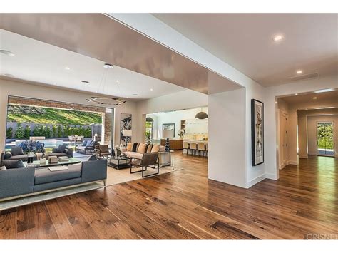 Kris Jenner Is Buying Calabasas House In Hidden Hills For 93 Million Observer