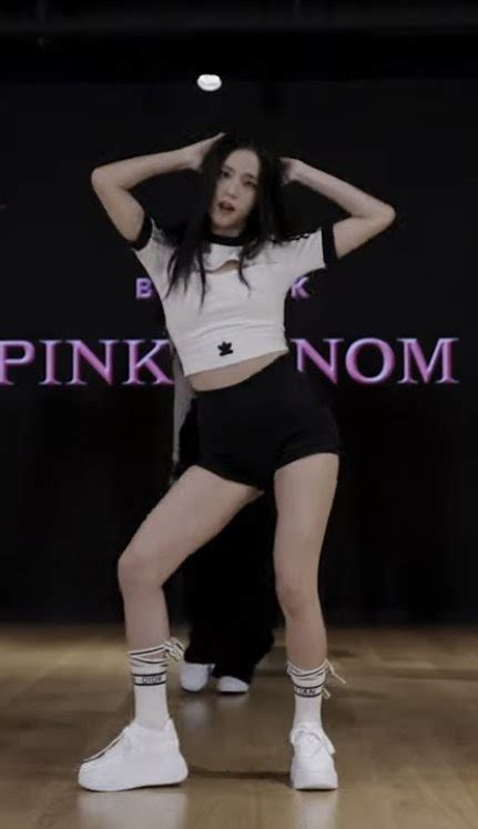 BLACKPINK S Jisoo Shocks Fans With Her Unreal Body Proportions In Pink