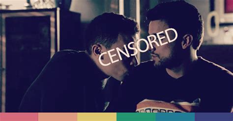 Rai Ci Ricasca E Censura Scena Di Sesso Gay In Le Regole Del Delitto Perfetto