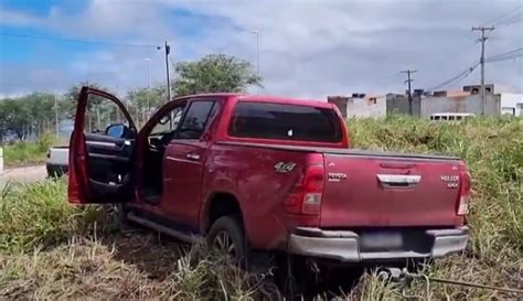 Suspeitos De Roubar Caminhonete S O Presos Ap S Ve Culo Capotar Na Br