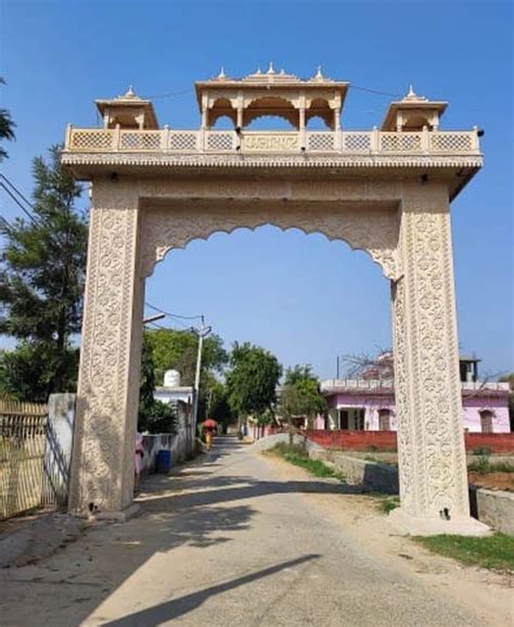 Antique Sandstone Entrance Gate For Temple At Best Price In Dausa ID