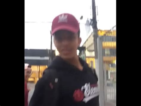 OpenCurlyDoubleQuote Novinho Safado Se Exibindo Na Porta Da Escola XVIDEOS