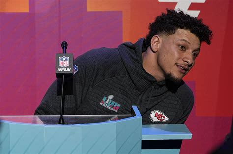 Patrick Mahomes realizes Valentine's Day mistake at Super Bowl 2023