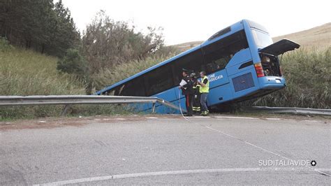 Montescaglioso Autobus Esce Fuori Strada Feriti Alcuni Studendi YouTube