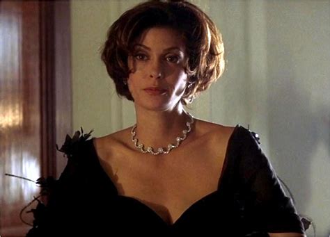 Unwiderstehlich Seht Alle 75 Bond Girls Von Dr No Bis Spectre Paris Carver Teri Hatcher