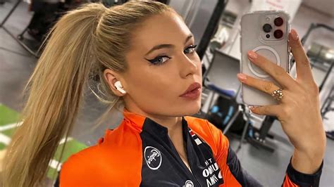 Schaatsster Jutta Leerdam Verbaast Volgers Met Te Kleine Bikini Dit Ziet Er Niet Uit Foto