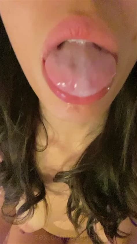 Giulia I Lick My Plug After Putting It In My Ass My Ass Is Delicious