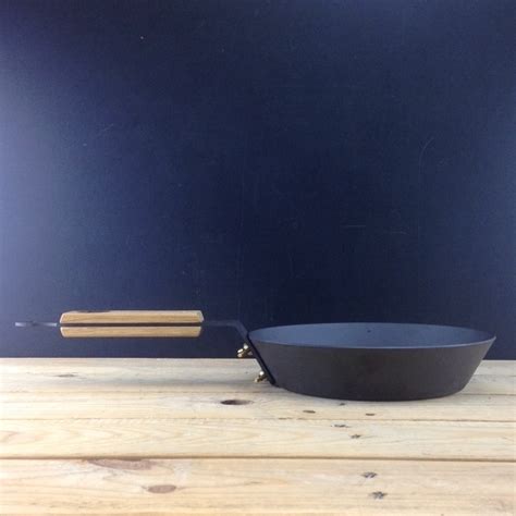 8 20cm Spun Iron Glamping Pan