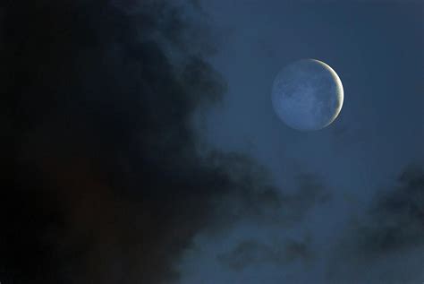 Earthshine Photograph by Mark Garlick/science Photo Library